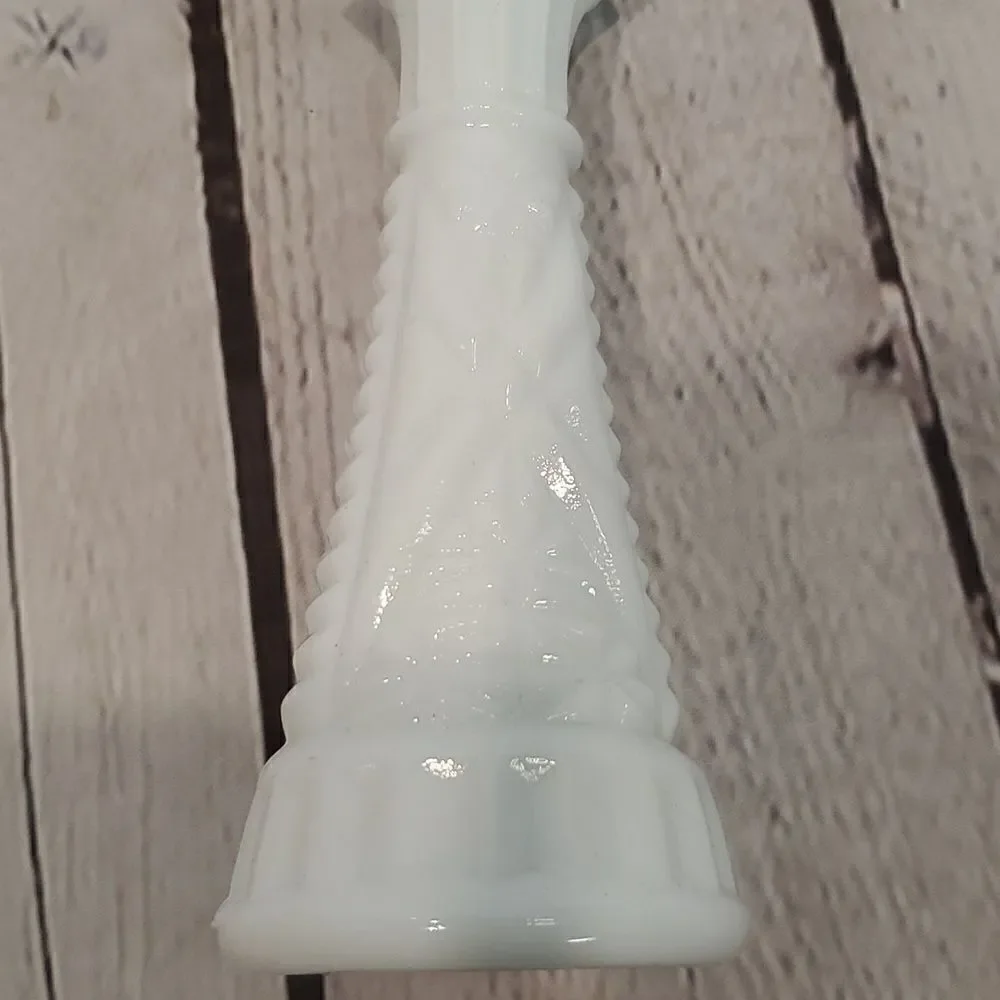 Vintage White milk glass bud vase - Picture 3 of 4